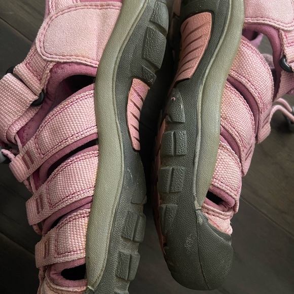 Kids KEEN Newport H2 Pink Waterproof Sandals – Size 1 US (EU 32/33) - Picture 3 of 5